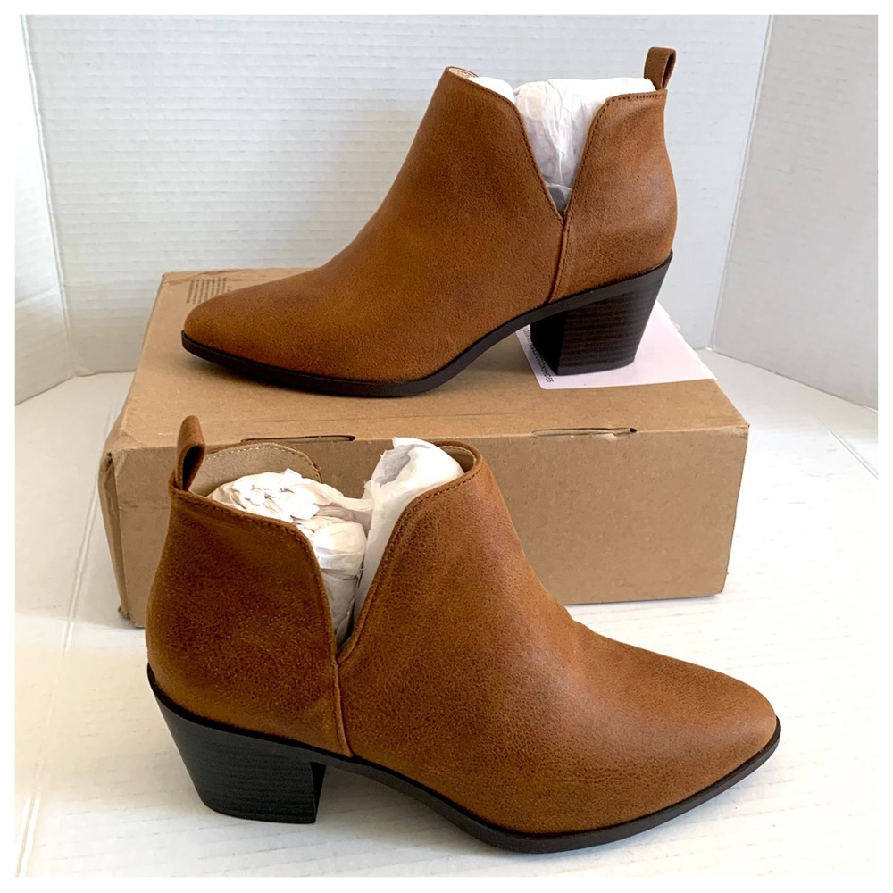 Journee Collection Women's Lola Stacked Heel Ankle  Booties Brown Size 6.5 New